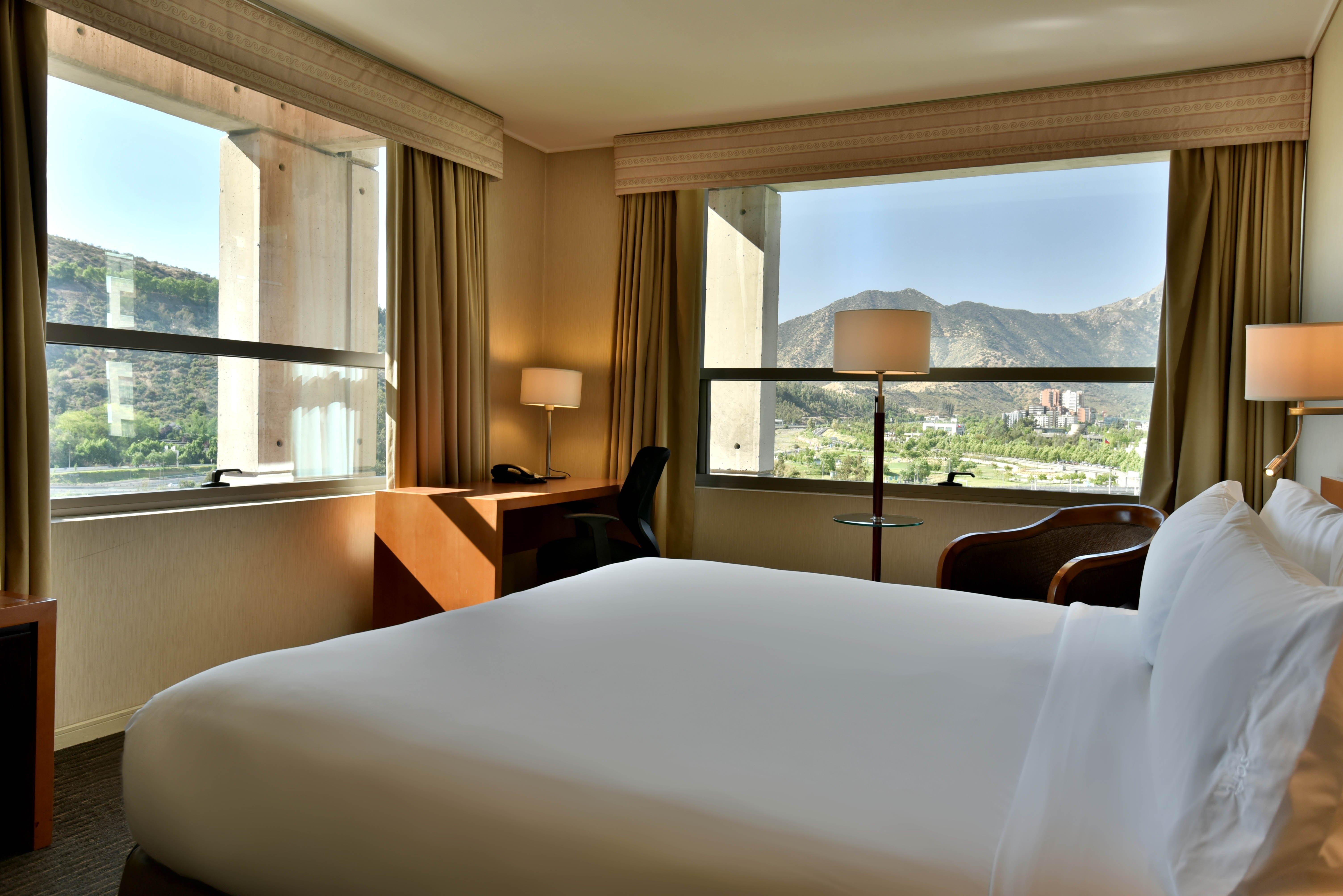Holiday Inn Express Santiago Las Condes By Ihg Bagian luar foto