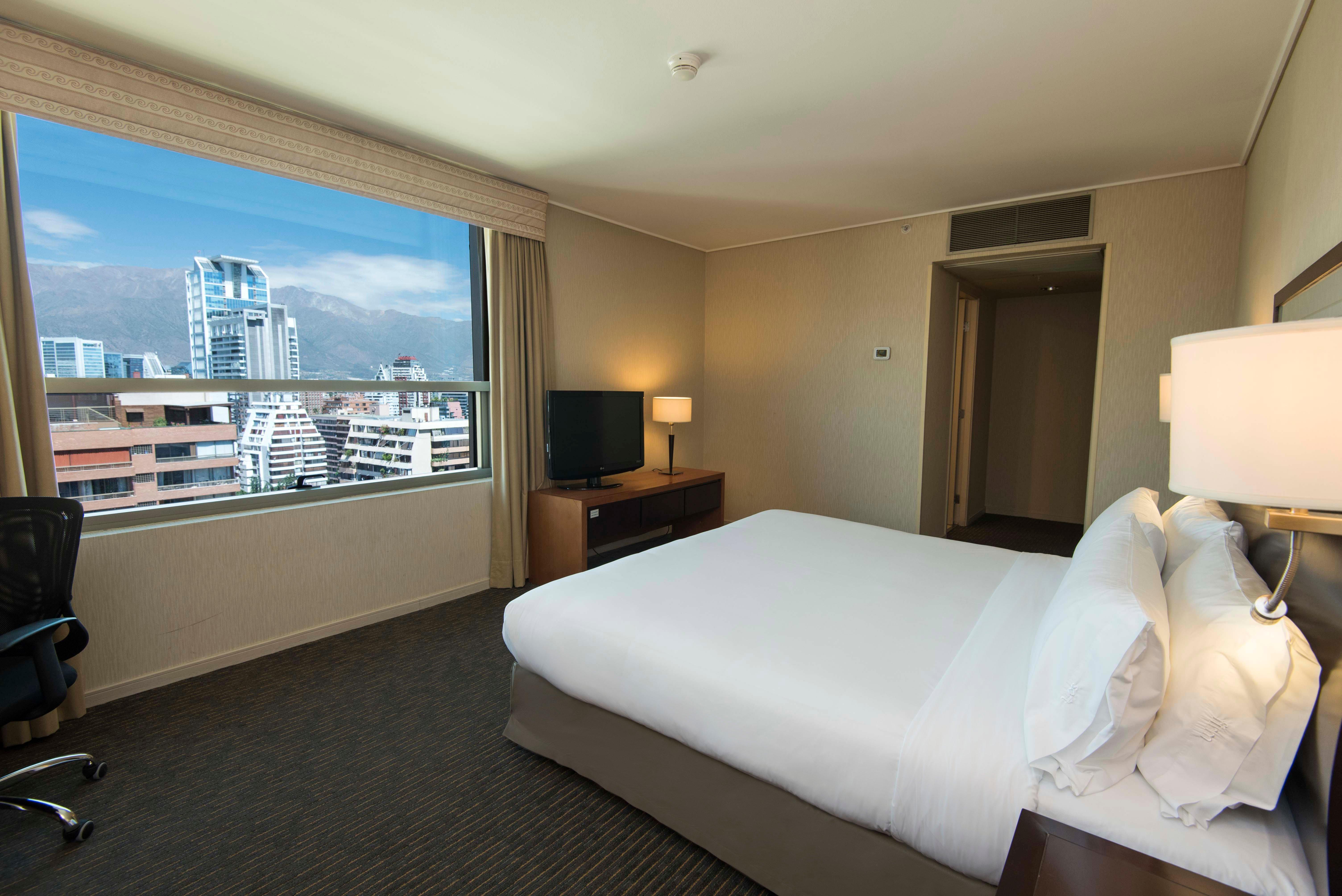Holiday Inn Express Santiago Las Condes By Ihg Bagian luar foto