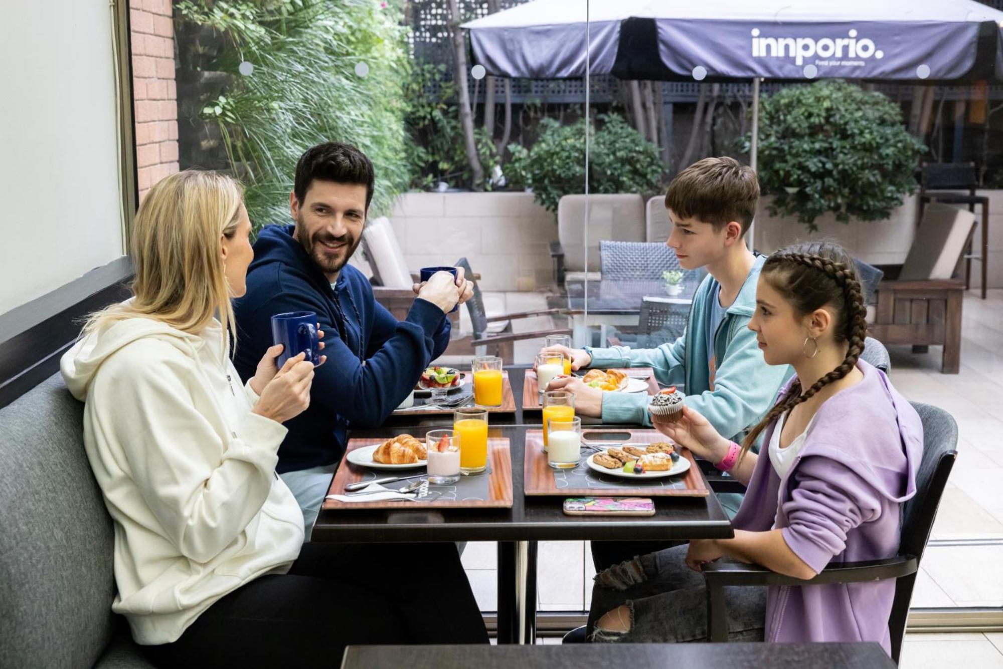 Holiday Inn Express Santiago Las Condes By Ihg Bagian luar foto