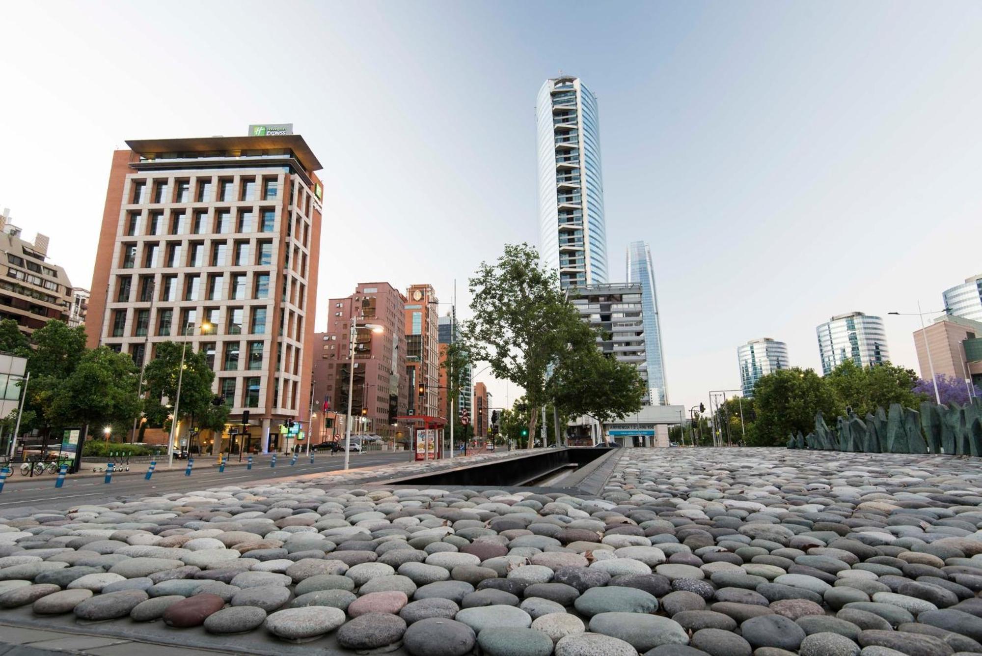 Holiday Inn Express Santiago Las Condes By Ihg Bagian luar foto