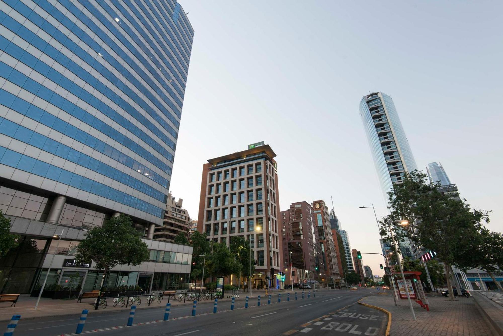 Holiday Inn Express Santiago Las Condes By Ihg Bagian luar foto