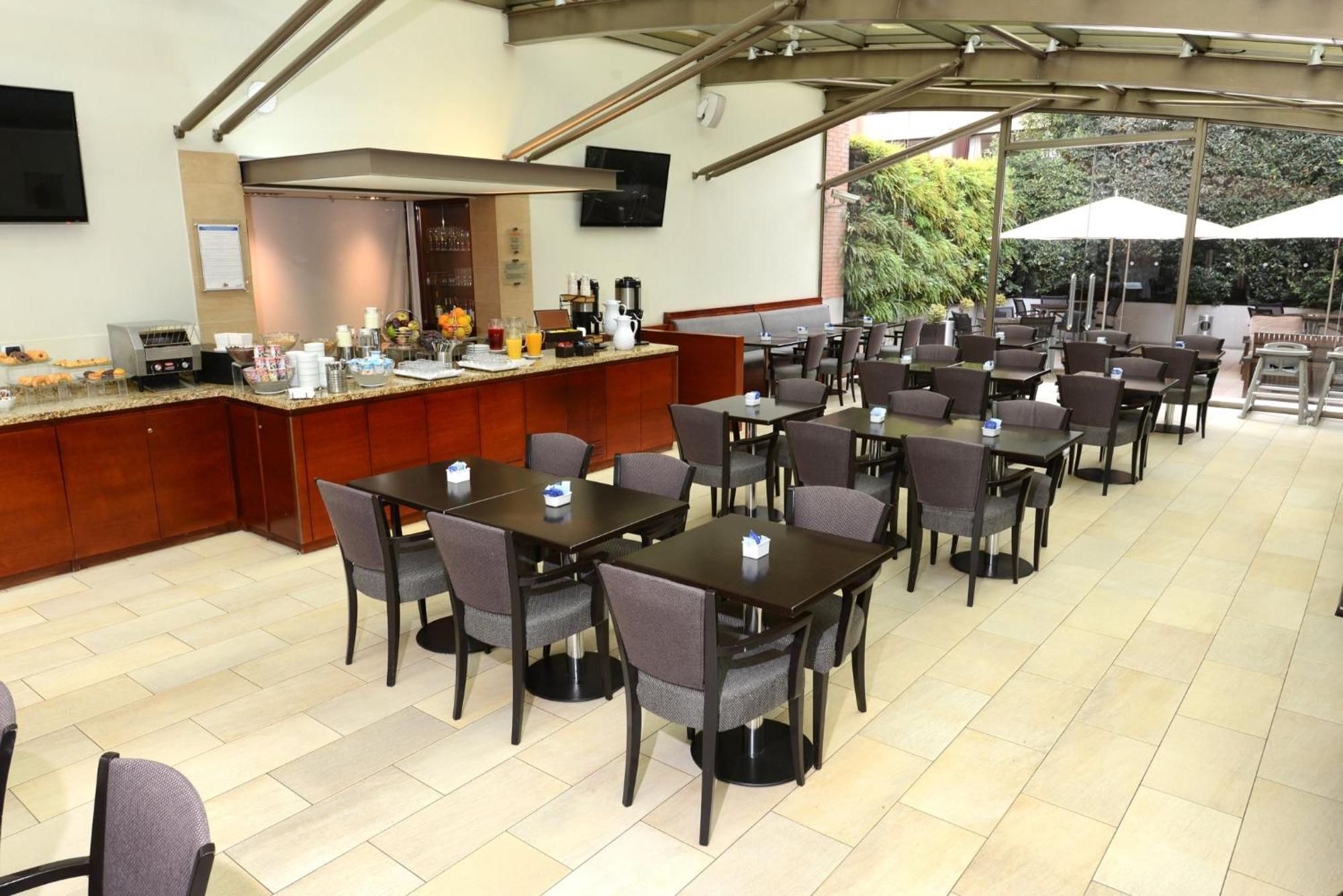 Holiday Inn Express Santiago Las Condes By Ihg Bagian luar foto